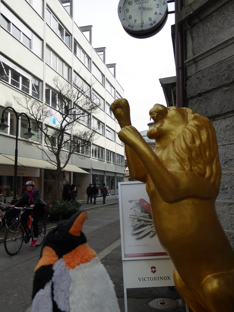 Golden statue of a lion